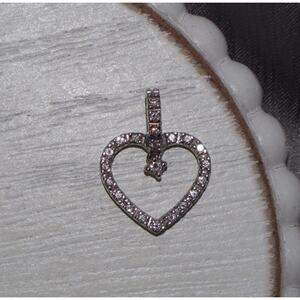 14k White Gold Diamond Heart Pendant 1.7G / 0.8in
